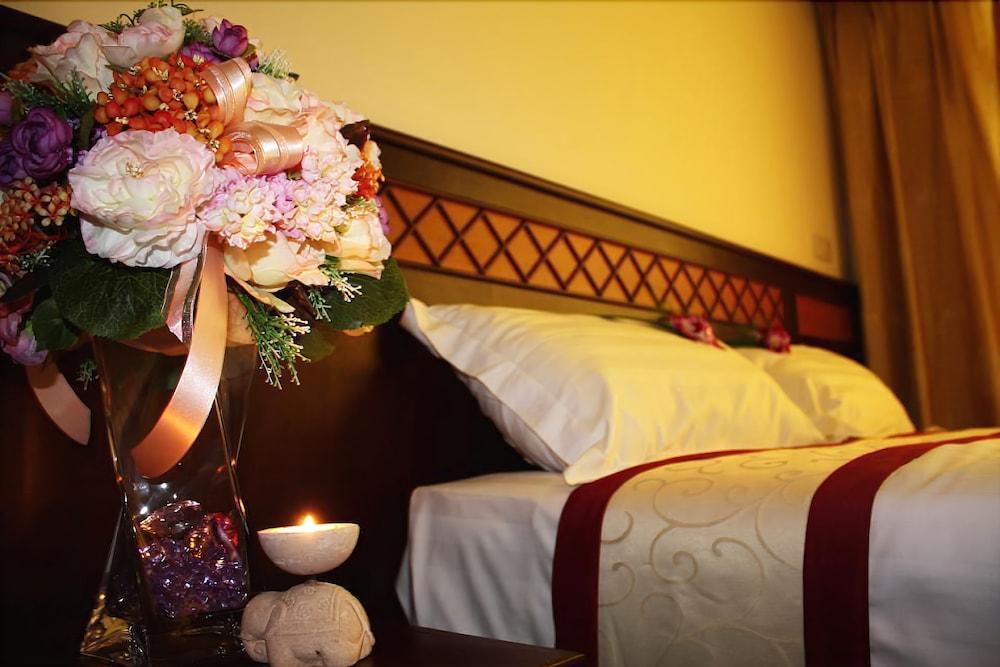 Miloft Sathorn Hotel - Sha Plus Certified Bangkok Exterior photo A bedroom at the hotel