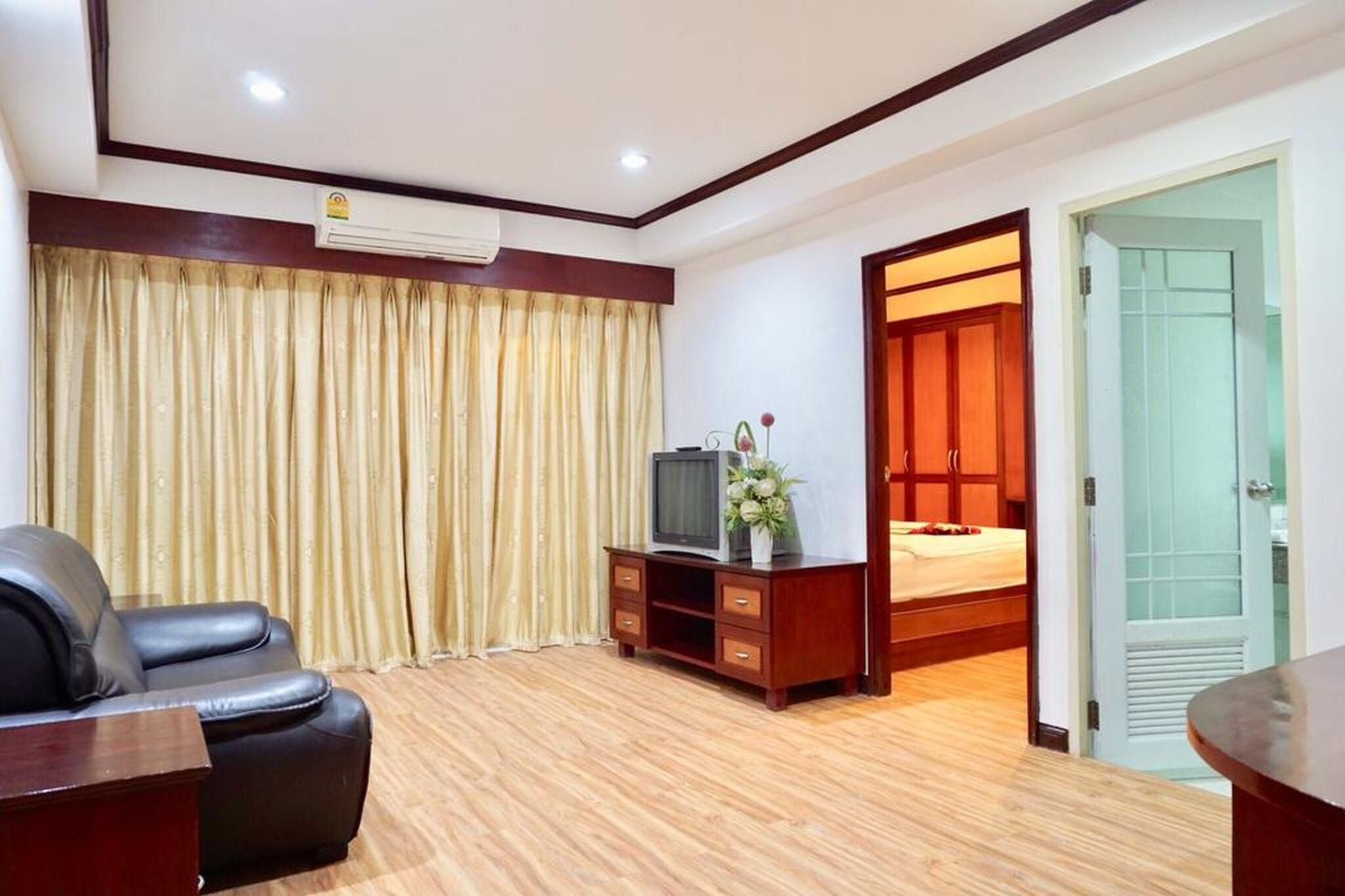 Miloft Sathorn Hotel - Sha Plus Certified Bangkok Exterior photo