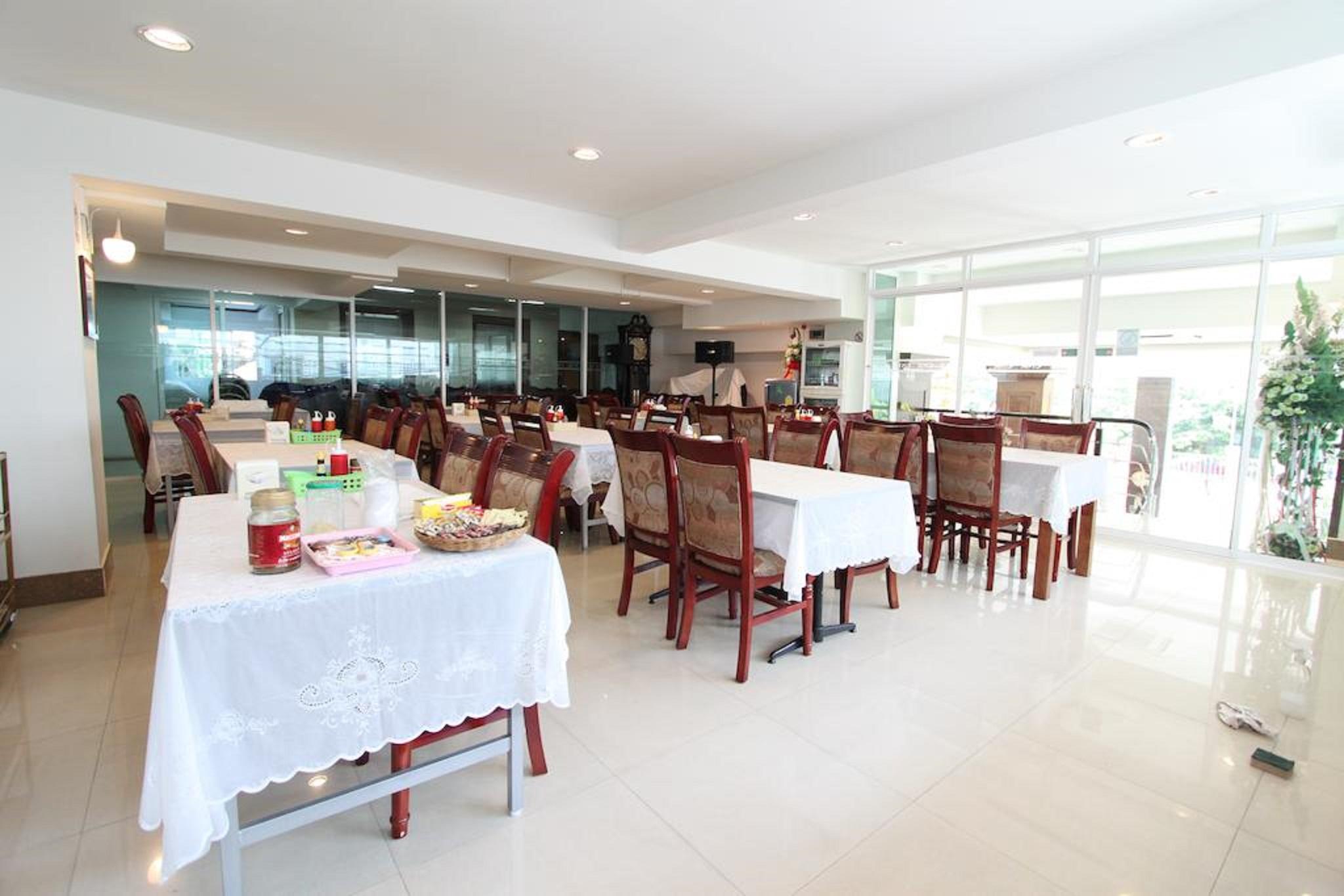 Miloft Sathorn Hotel - Sha Plus Certified Bangkok Exterior photo The dining room