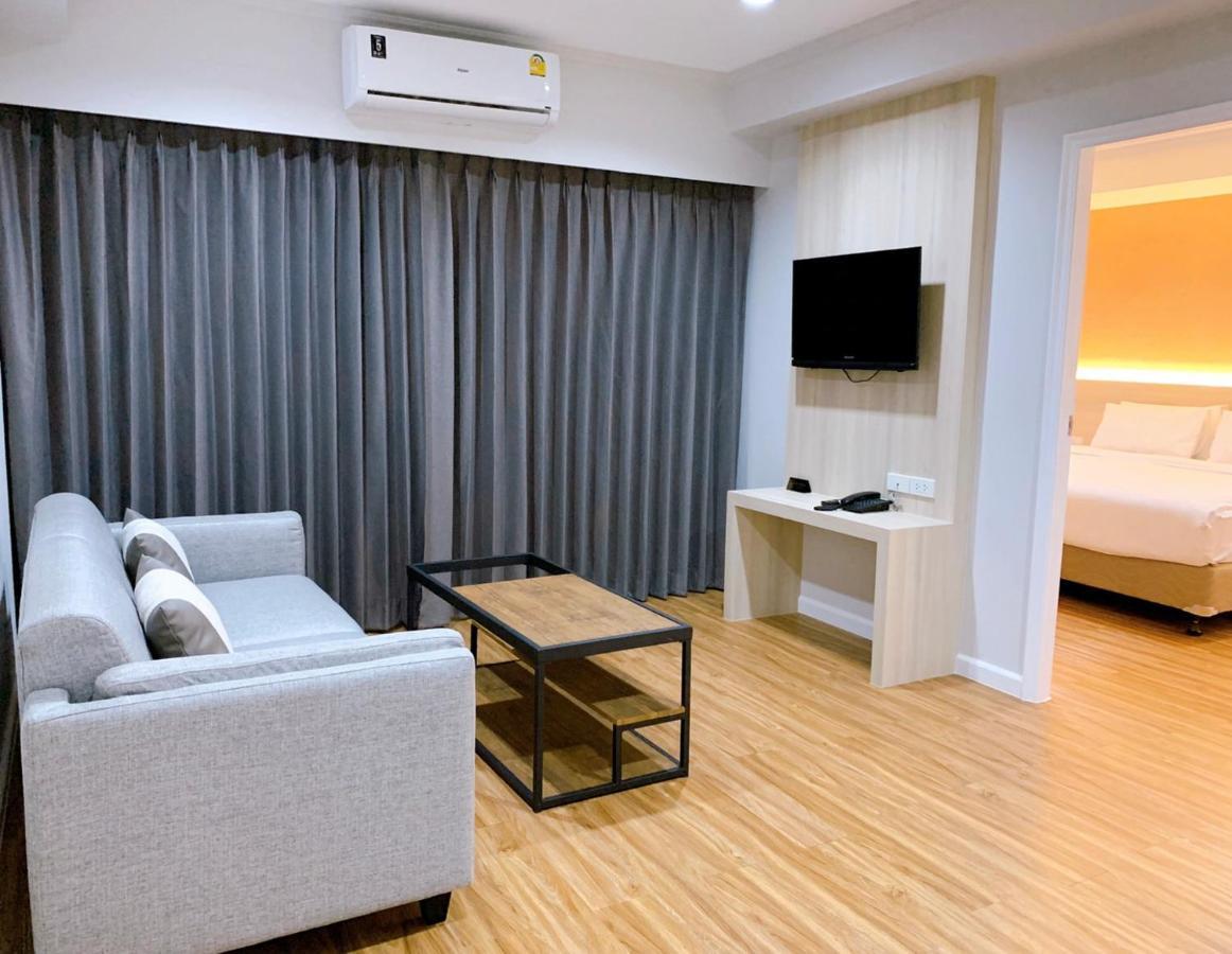 Miloft Sathorn Hotel - Sha Plus Certified Bangkok Exterior photo Living room