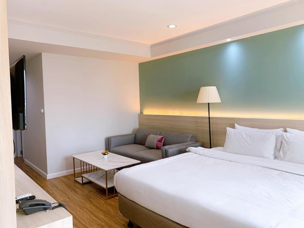 Miloft Sathorn Hotel - Sha Plus Certified Bangkok Exterior photo Deluxe Room