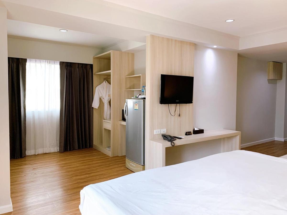 Miloft Sathorn Hotel - Sha Plus Certified Bangkok Exterior photo Deluxe Room