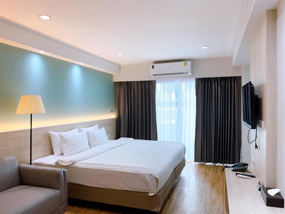 Miloft Sathorn Hotel - Sha Plus Certified Bangkok Exterior photo