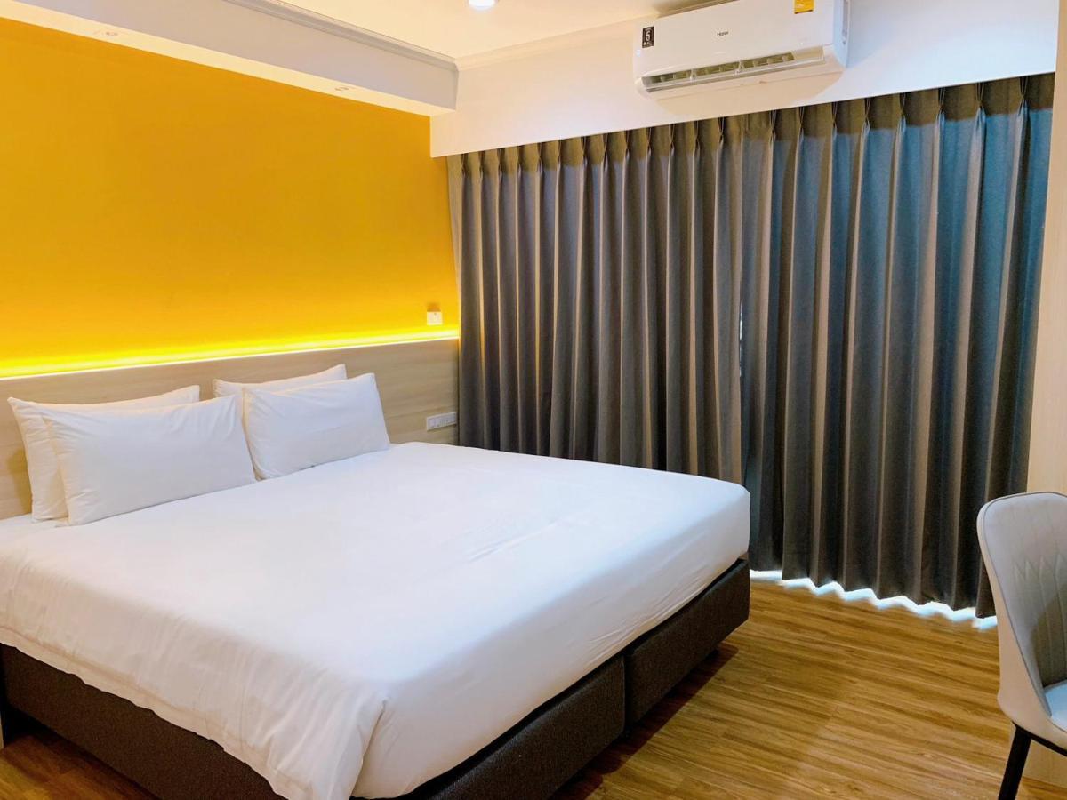 Miloft Sathorn Hotel - Sha Plus Certified Bangkok Exterior photo A room at the hotel