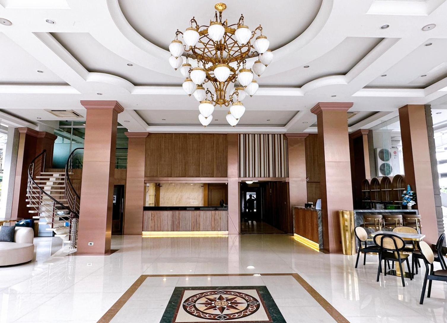Miloft Sathorn Hotel - Sha Plus Certified Bangkok Exterior photo Lobby
